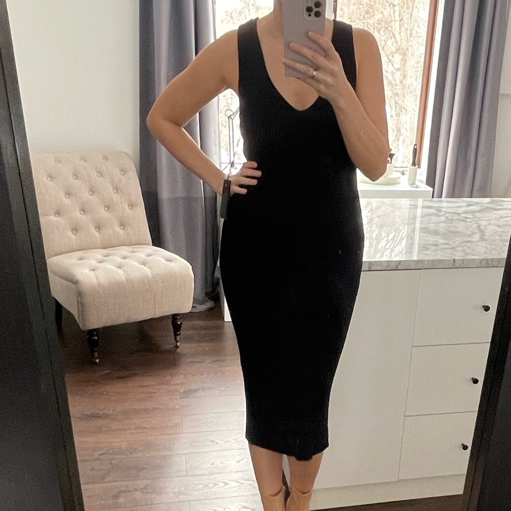 New! Black Woman Sleeveless Woven Dress. Stretchy can fit bigger size. Size M